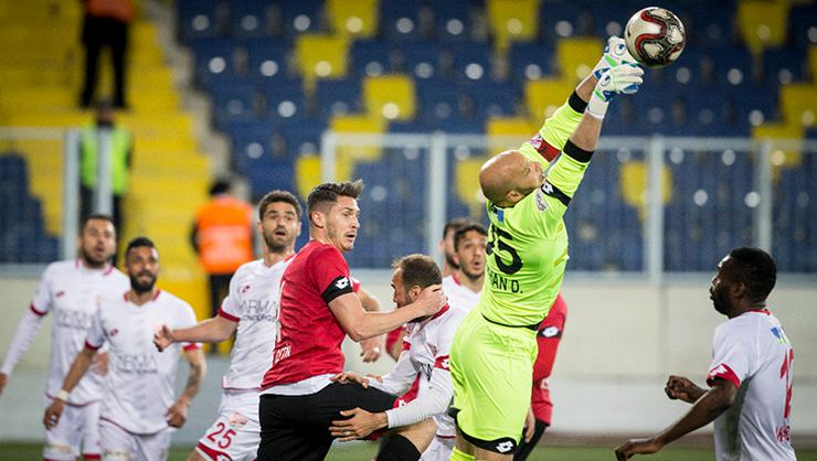 Altay'da kaleci Gökhan liste başı