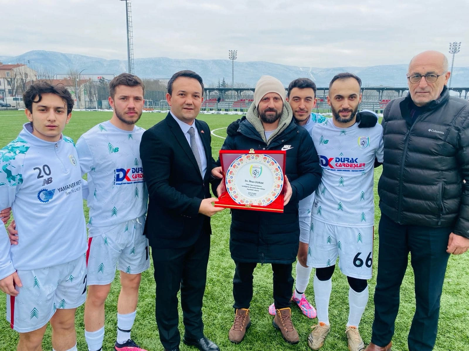 Amatör spor kulüplerinden İlhan Durak'a plaket