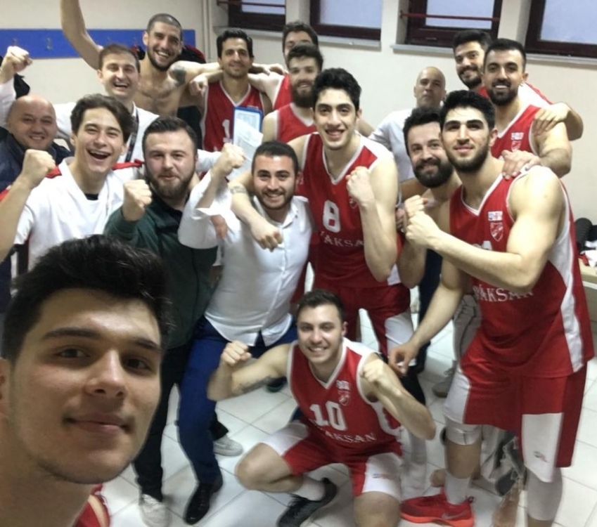 BASKETBOL'DA BEŞ İMZA BİRDEN