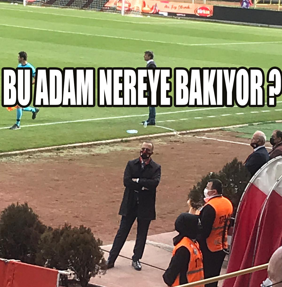 Bu Adam Nereye Bakıyor?