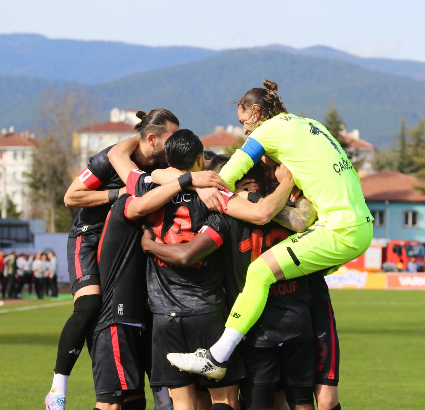 Golümüzü Birde Bu Açılardan İzleyin