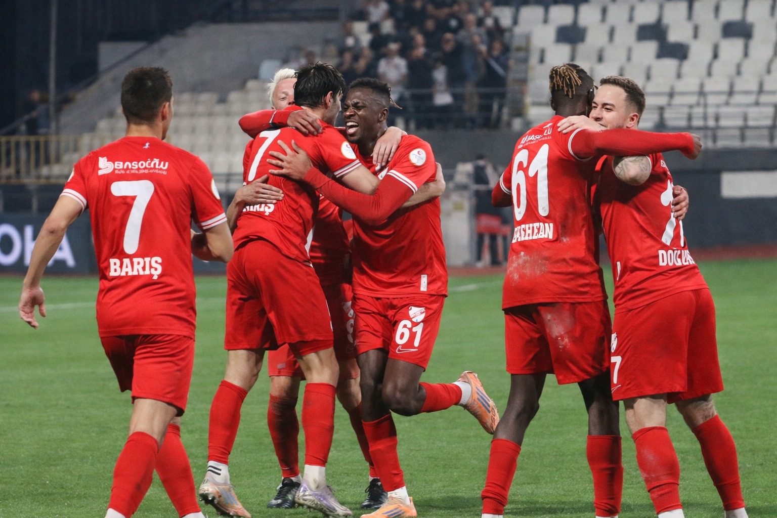 HERŞEY KÖTÜ HAKEM,OYUN,SKOR