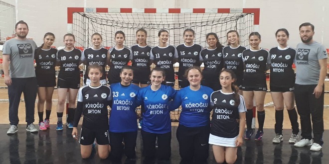 Kızlar hükmen galibiyetle başladı