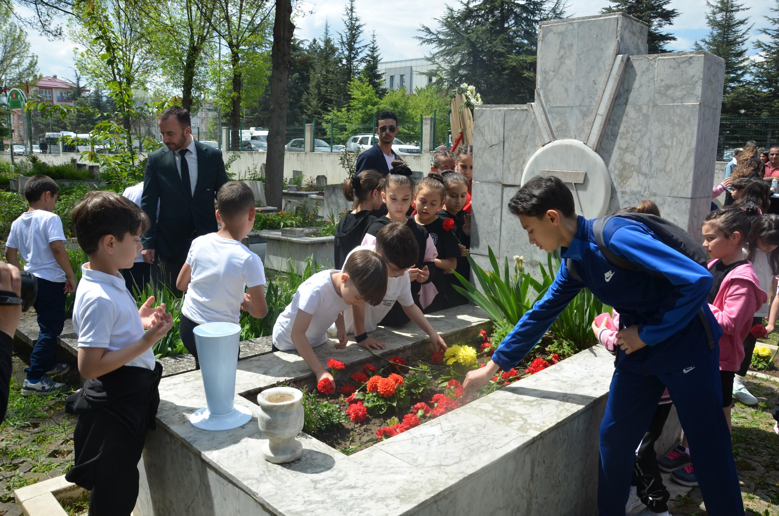 MİLLİ CİMNASTİKÇİ MURAT CANBAŞ, MEZARI BAŞINDA ANILDI
