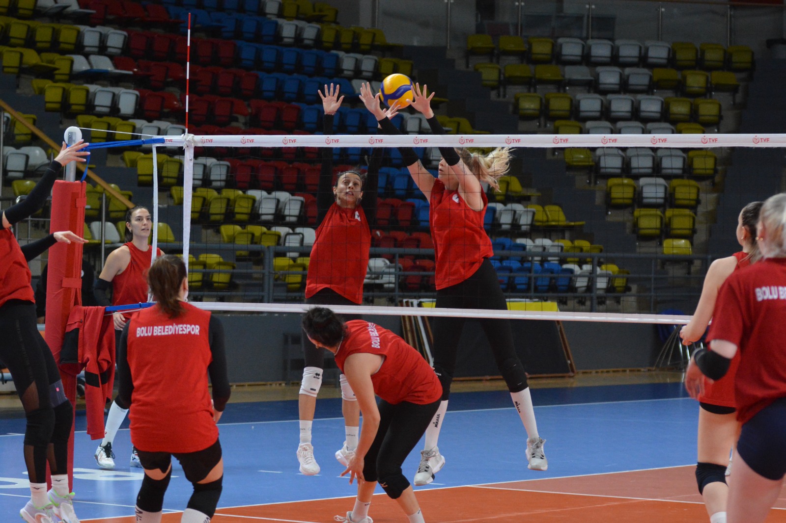 SULTANLARDA PTT MAÇI HAZIRLIKLARI SÜRÜYOR