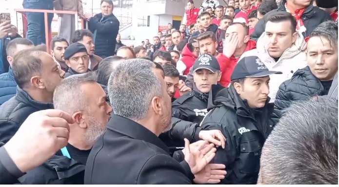 Yönetim Taraftar Birbirine Girdi