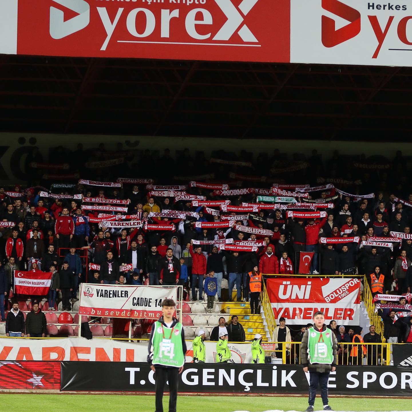 Tribünde İstifa Sesleri